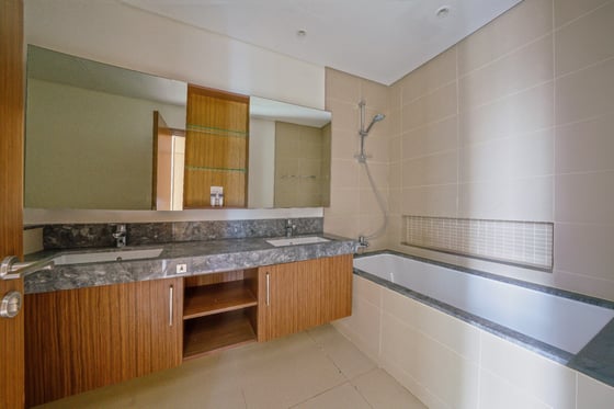 Marina Water Front View | Negotiable | Upgraded, picture 10