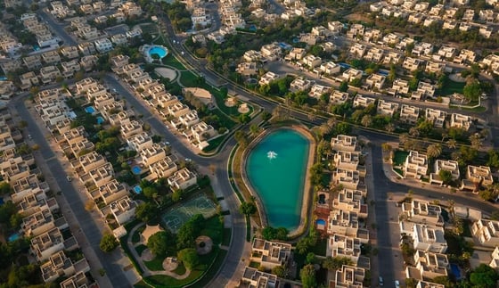Emirates Hills, picture 2